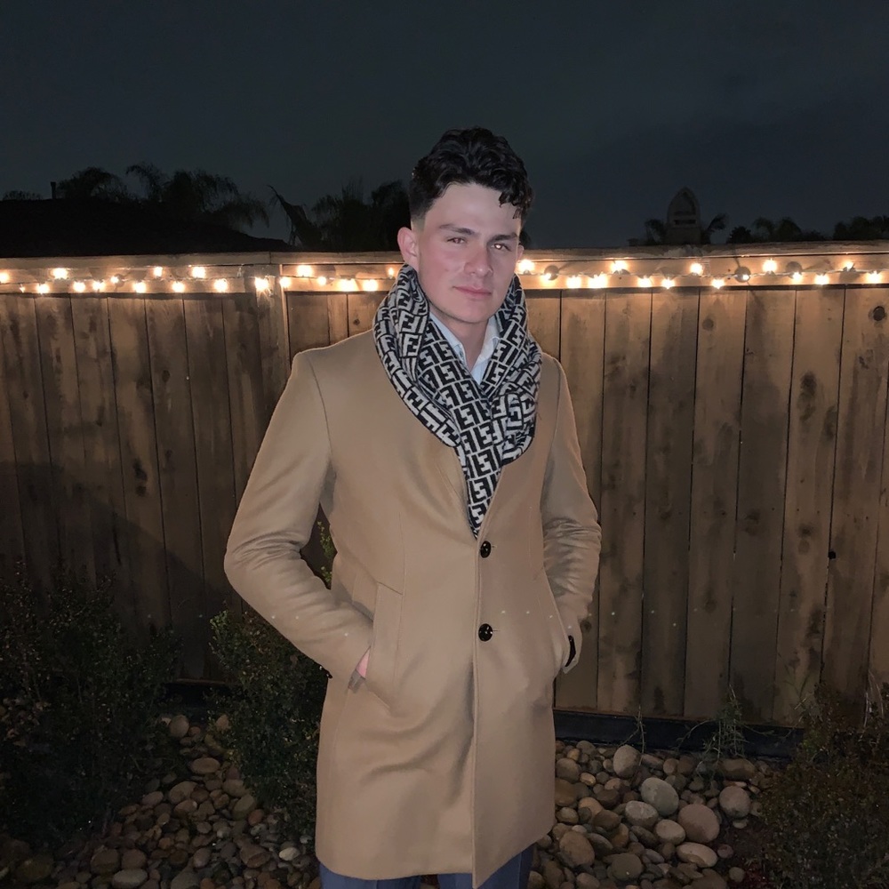 Meet your Posher, Adrian